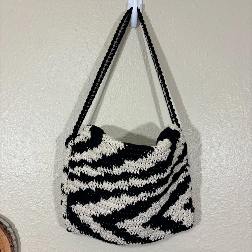 Wild Fable Crochet Cream Black Chevron Print Shoulder Bag - Picture 5 of 5
